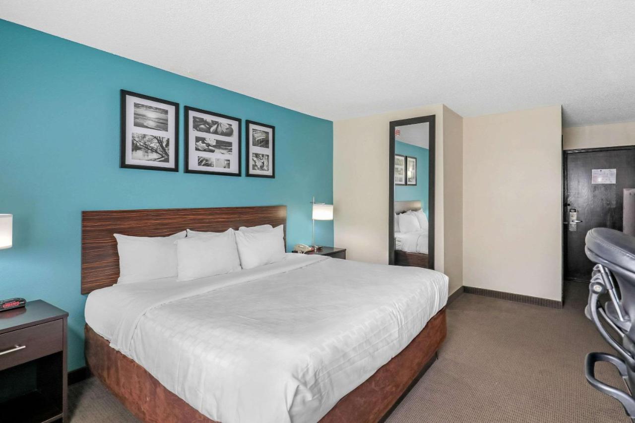 Clarion Inn & Suites Dfw North Irving Exterior foto