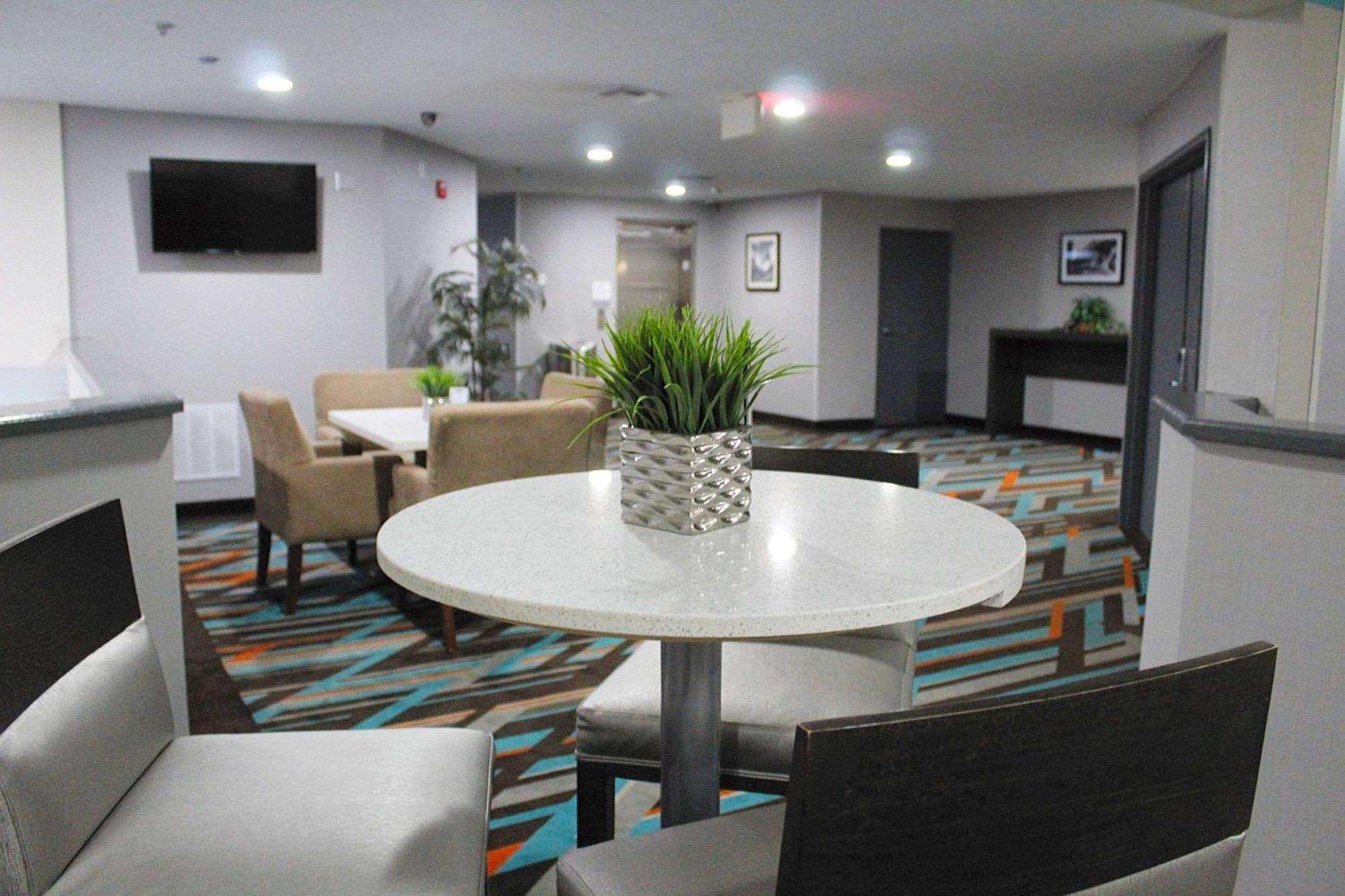 Clarion Inn & Suites Dfw North Irving Exterior foto