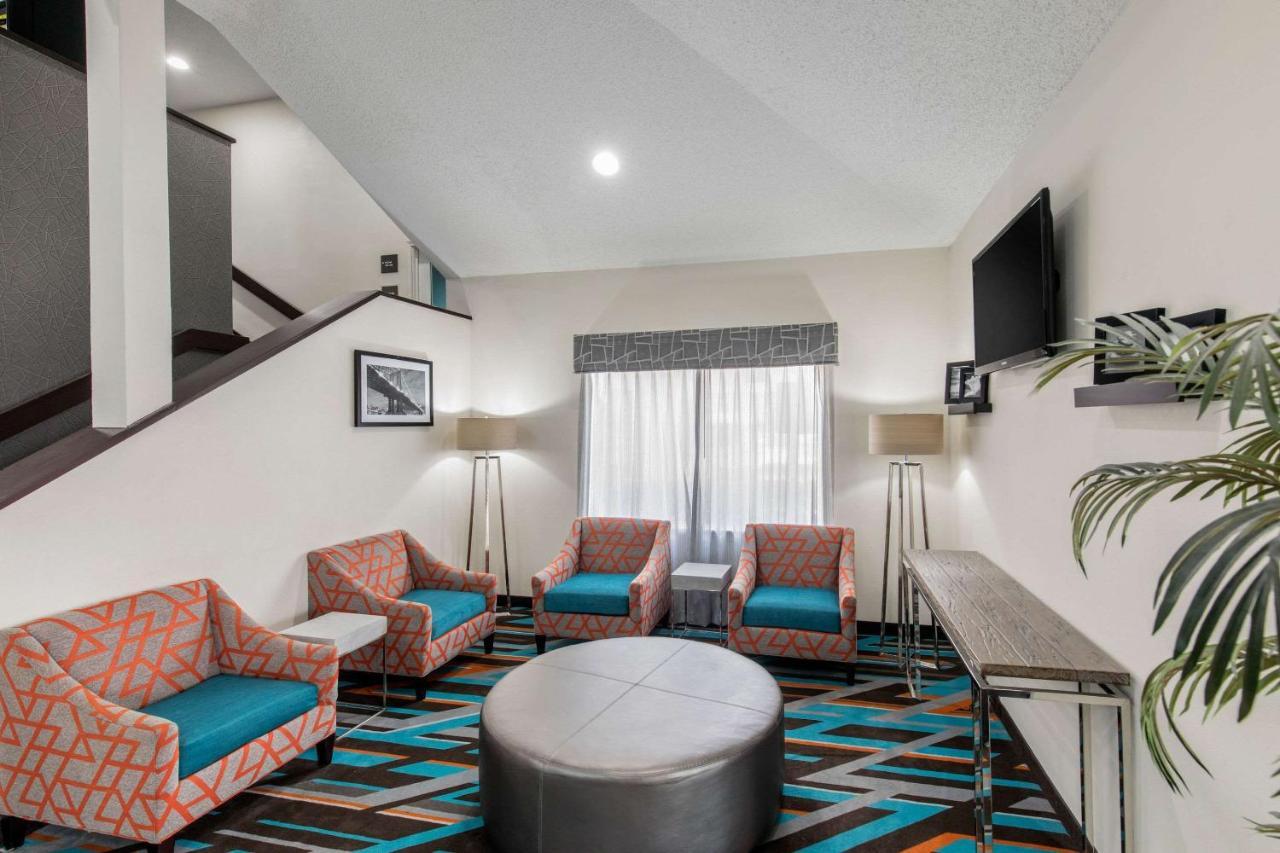Clarion Inn & Suites Dfw North Irving Exterior foto
