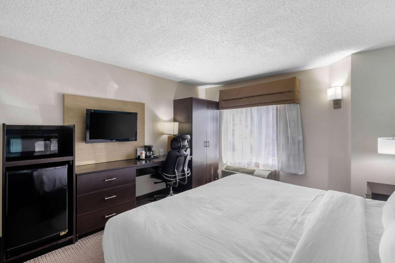 Clarion Inn & Suites Dfw North Irving Exterior foto