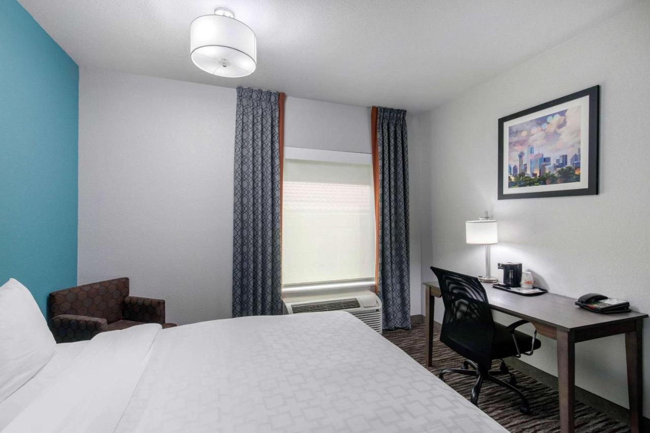 Clarion Inn & Suites Dfw North Irving Exterior foto